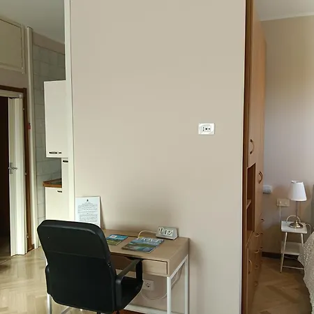 Ampio Monolocale Vicino Al Lungolago Di Apartmán *