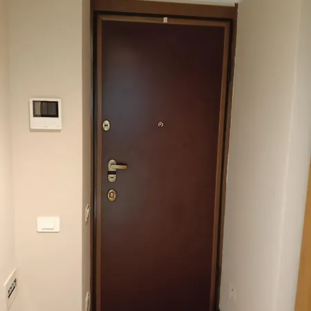 Ampio Monolocale Vicino Al Lungolago Di Apartmán